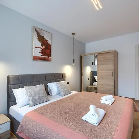 Meri Near Pula For 6 People With Heated Pool & Only 500 M From * Štinjan