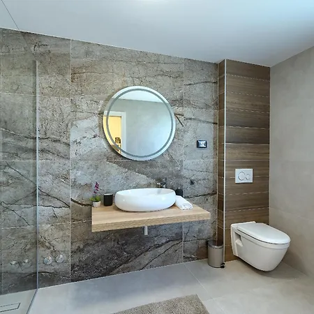 Meri Near Pula For 6 People With Heated Pool & Only 500 M From