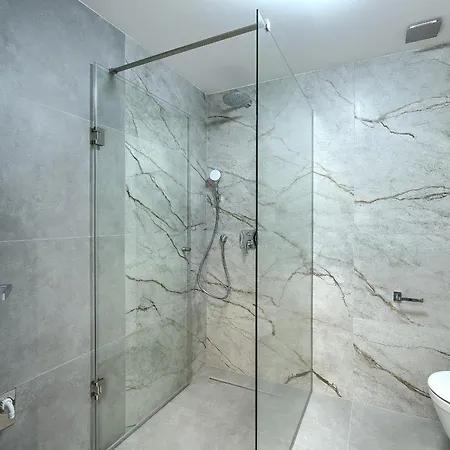 Meri Near Pula For 6 People With Heated Pool & Only 500 M From Villa