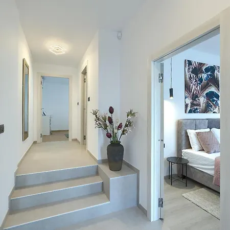Meri Near Pula For 6 People With Heated Pool & Only 500 M From Villa Štinjan