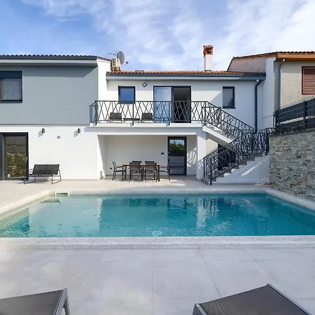 Meri Near Pula For 6 People With Heated Pool & Only 500 M From Willa *