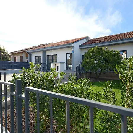 Villa Meri Near Pula For 6 People With Heated Pool & Only 500 M From Štinjan